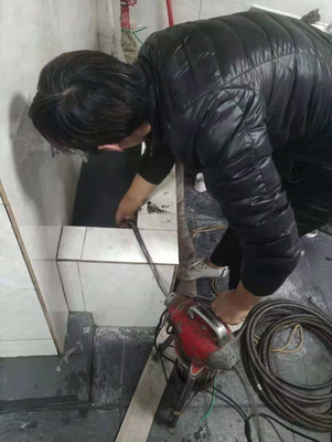 機器疏通下水道
