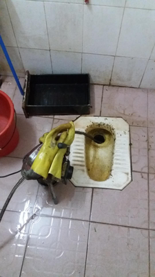 疏通厕所