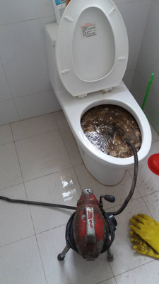 机器疏通马桶