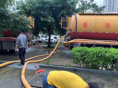 环卫车清理化粪池隔油池污水池